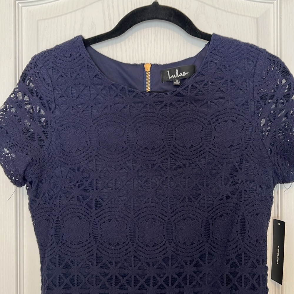 NWT, Beautiful Navy Lace Mesh Overlay, lined dress &  gorgeous gold zipper.